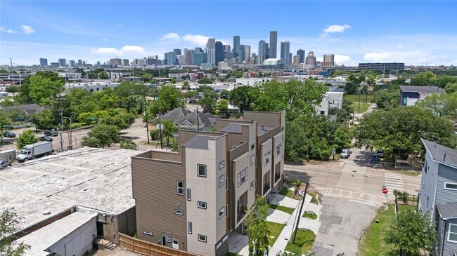 Building Photo - 3510 Saltus St