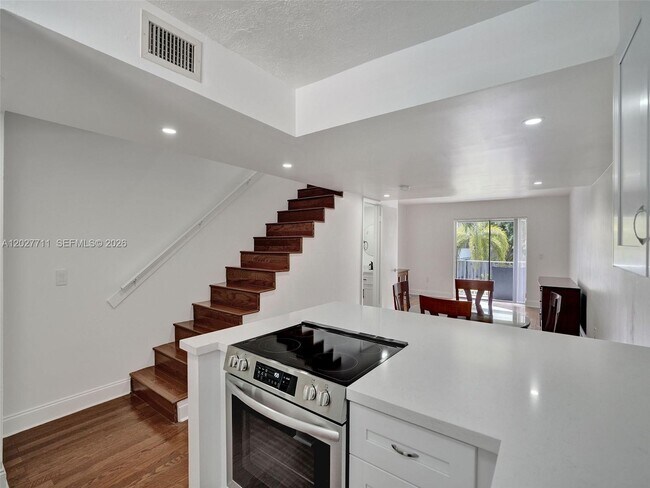 Building Photo - 4600 SW 67th Ave