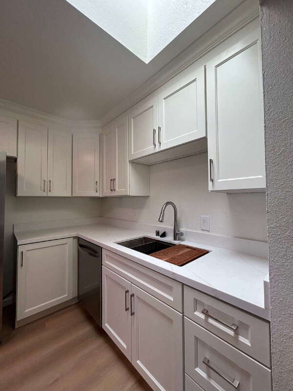 Building Photo - 1525 James St