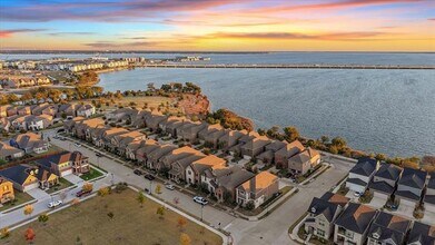 Building Photo - 7424 Palisades Dr