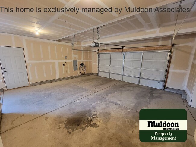 Building Photo - ? Bright & Spacious 3-Bedroom Home w/ 3-Car Garage