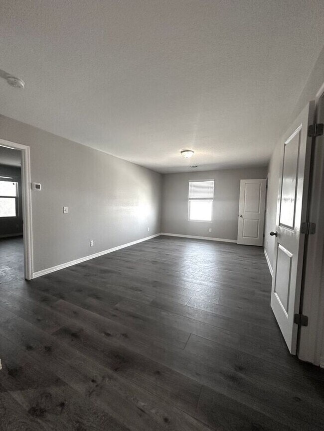 Building Photo - Mission Royal Resort Living Community! 5bd 3ba! Golf Course & Water Park!