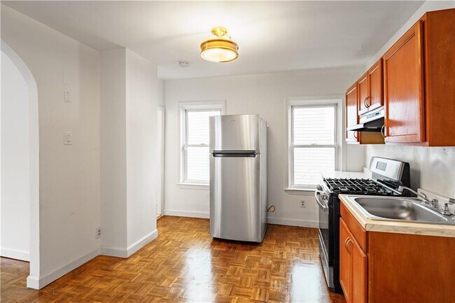 Building Photo - 21 Lilac St