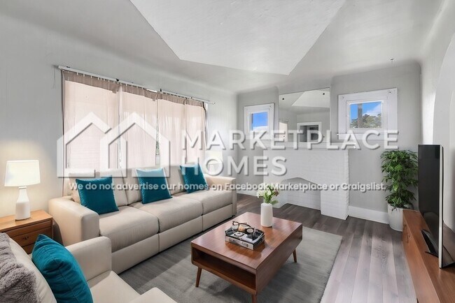 Building Photo - 15457 Cloverlawn Ave