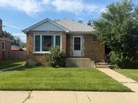 Building Photo - 5120 Sherwin Ave