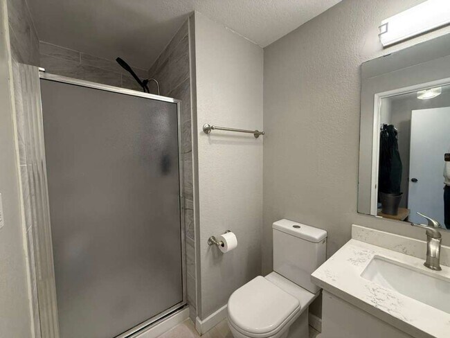Building Photo - 2 Bedroom 2 Bathroom + Parking and Storage!