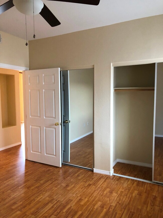 Building Photo - 833 Aspen Peak Loop