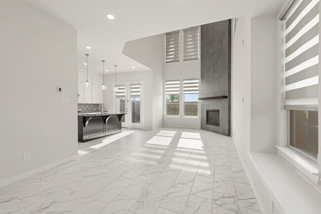 Building Photo - 6579 Scarlet Pond Ln