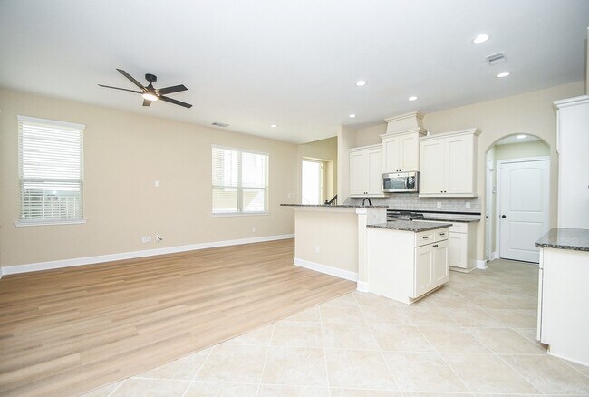 Building Photo - 23310 Isola St