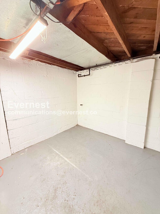 Building Photo - 25337 Ivanhoe Ave