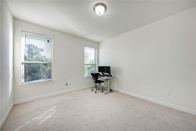 Building Photo - Cedar Park home in the Hill Country