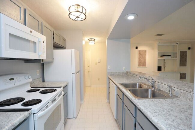 Building Photo - 10213 Wolfe Manor Ct