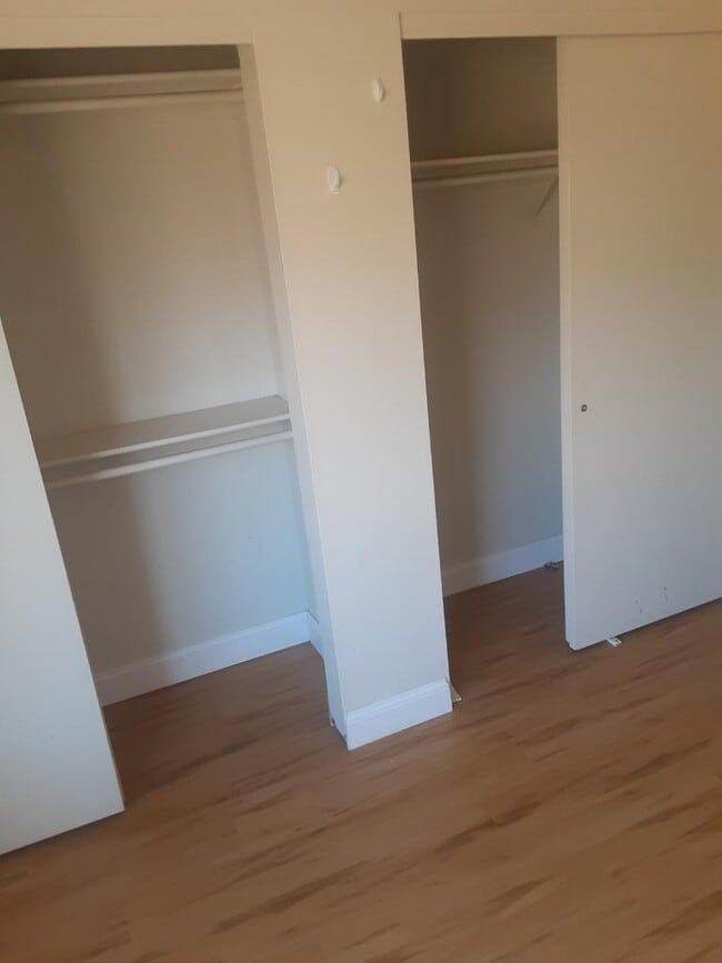 Building Photo - 410 Valley Cir