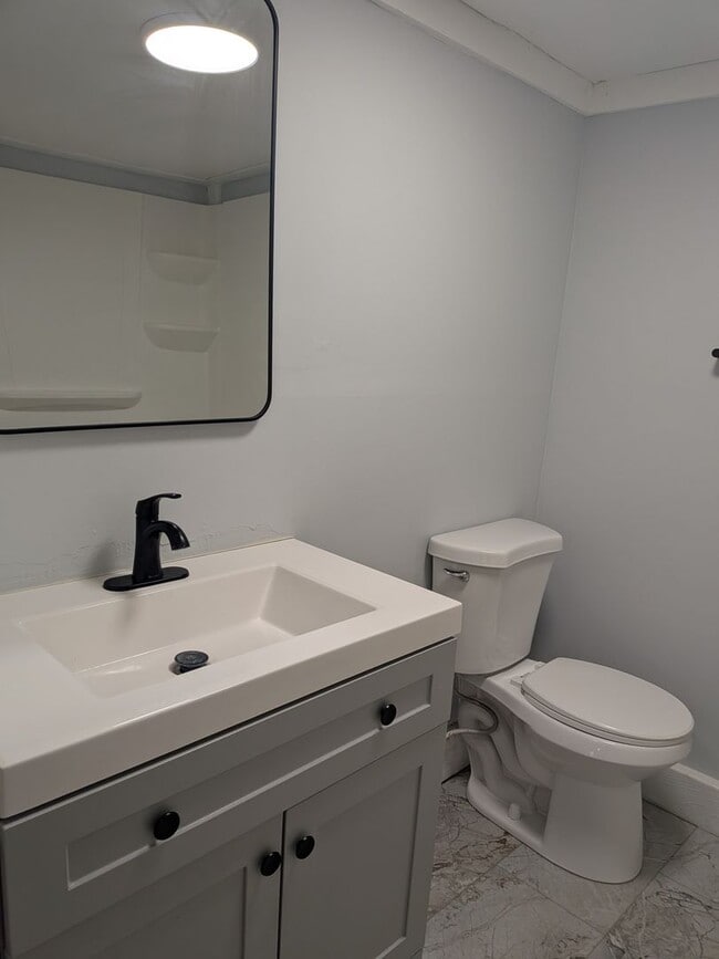 Building Photo - Move in Ready 4 Bed 2 Bath House