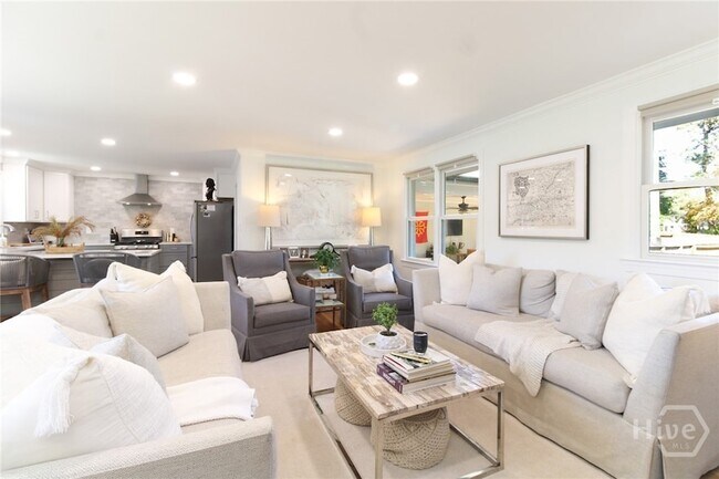 Building Photo - 1092 West Lake Dr