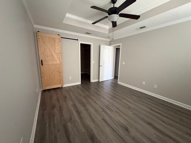 Building Photo - 120 Grandview Dr