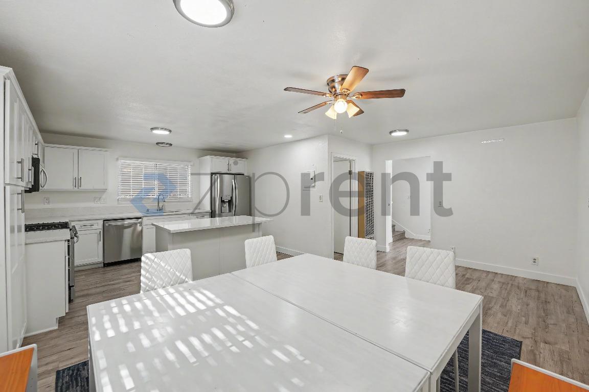Building Photo - Unit