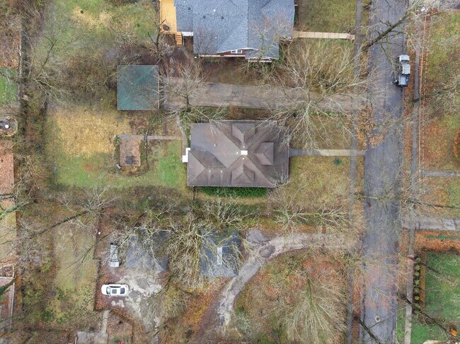 Building Photo - 303 Westwood Ave