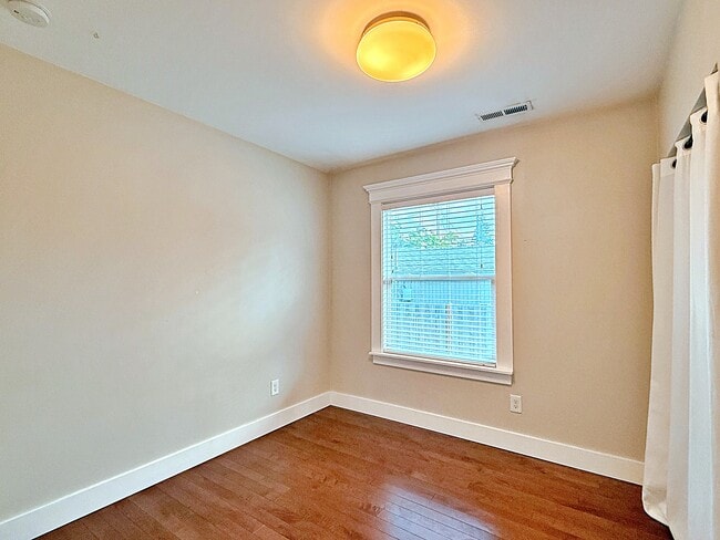 Building Photo - 3628 SE 49th Ave