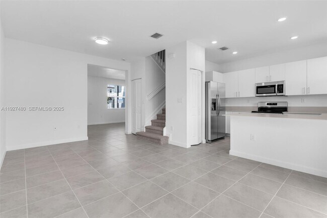 Building Photo - 2665 SE 28th St