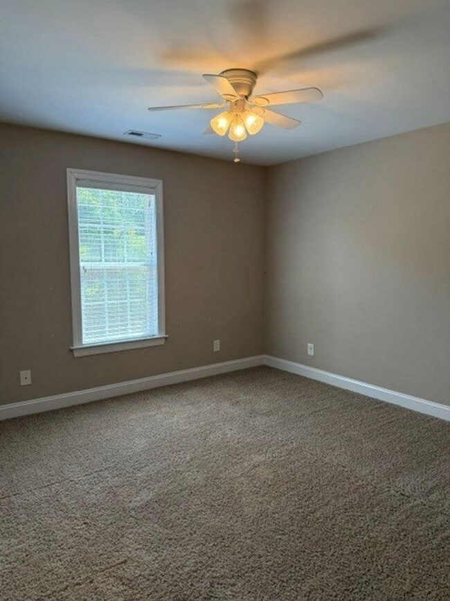 Building Photo - 4 Bed/2.5 Bath Home - Desirable Glen Laurel Subdivision - CBA School District