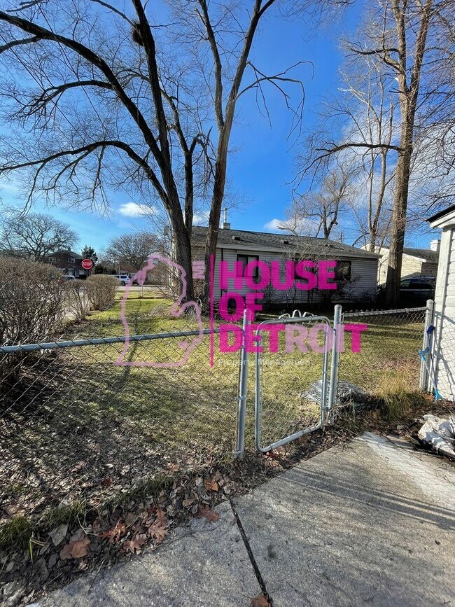 Building Photo - 21900 Coolidge