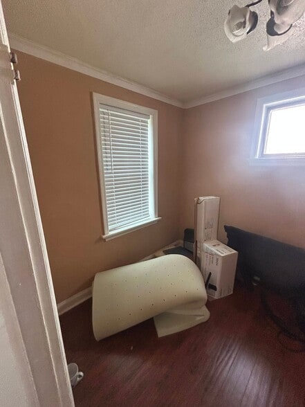 Building Photo - 2218 Farrar St