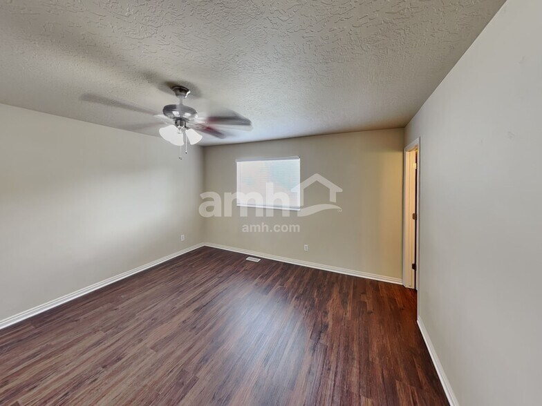 Building Photo - 2996 E 1530 S