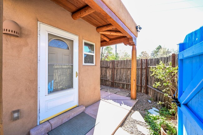 Building Photo - Charming Guest House on Escalante St.