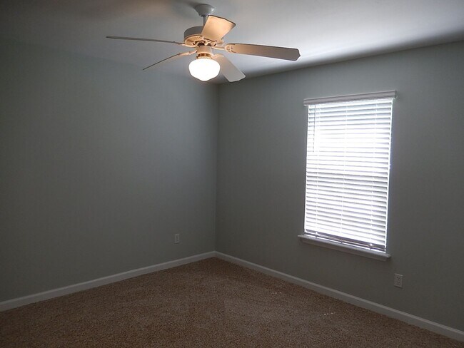 Building Photo - LOVELY 4/2.5 in Buck Lake Area on 1 Acre w/ 2 Car Garage, Washer/Dryer, Lawn Maint, & 2228 sq ft!...