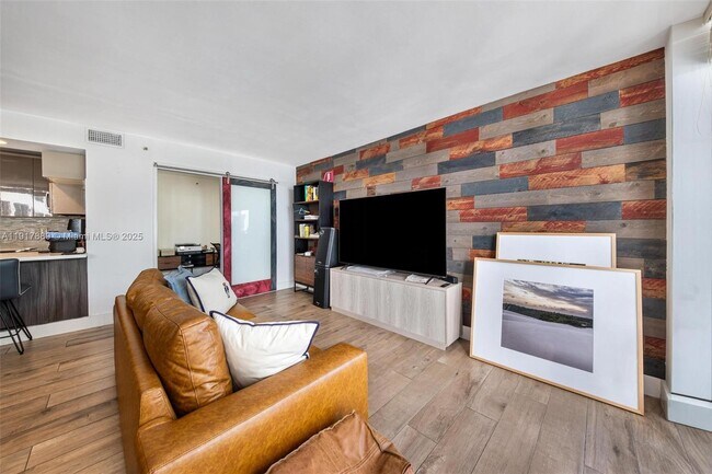 Building Photo - 1541 Brickell Ave