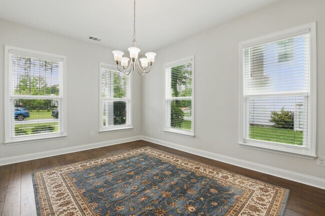 Building Photo - Spacious 5 Bedroom Home in Richmond Hill’s Waterways Community