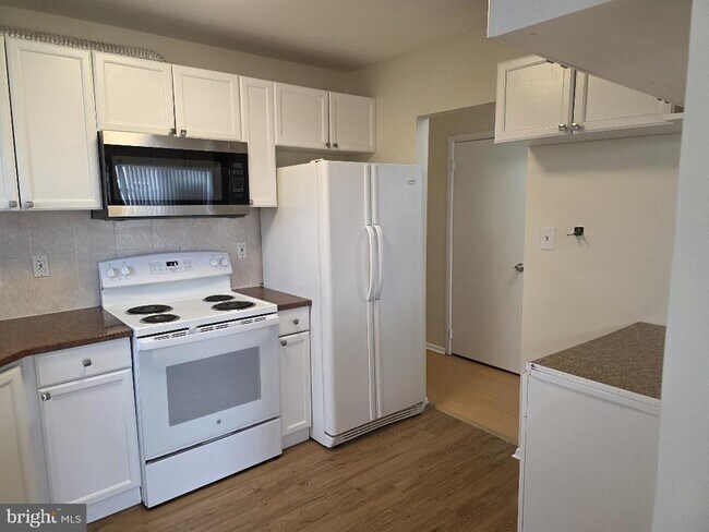 Building Photo - 22 Florence Tollgate Pl