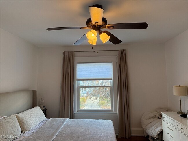 Building Photo - 1320 W 108th St