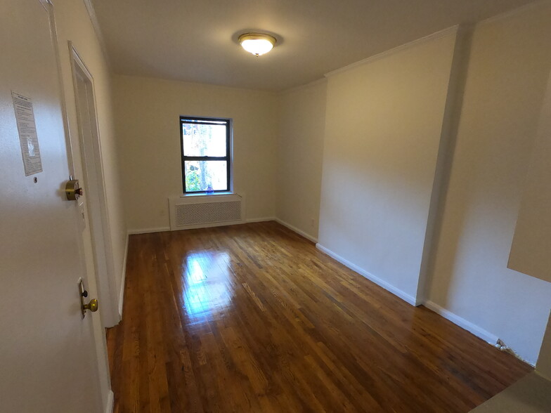 Living Room1 - 156 W 95th St