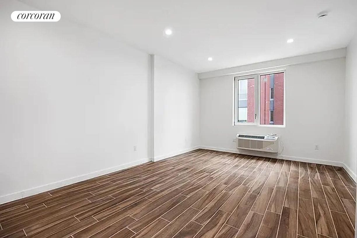 Building Photo - 906 E New York Ave