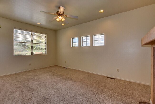 Building Photo - 221 Spring St