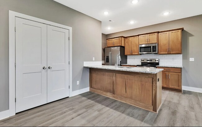 Building Photo - 4546 S Doris Ct