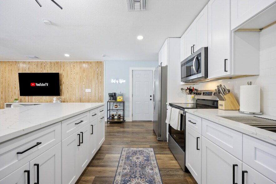 Building Photo - 79 S Brevard Ave