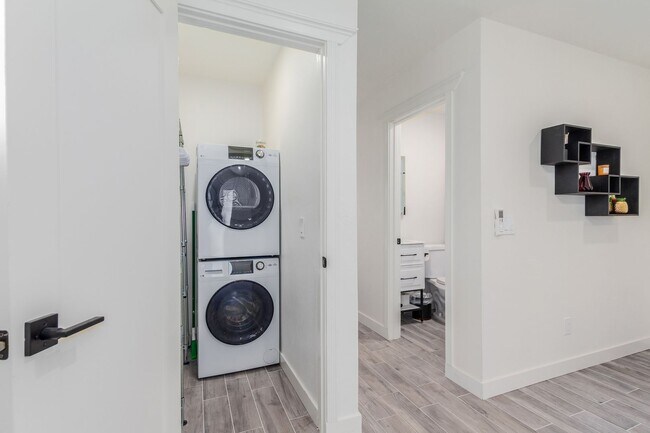 Building Photo - **COMING SOON!**Central- Charming 1 bd w/ ...