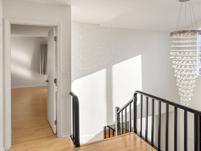 Building Photo - 3320 Lakewood Ct