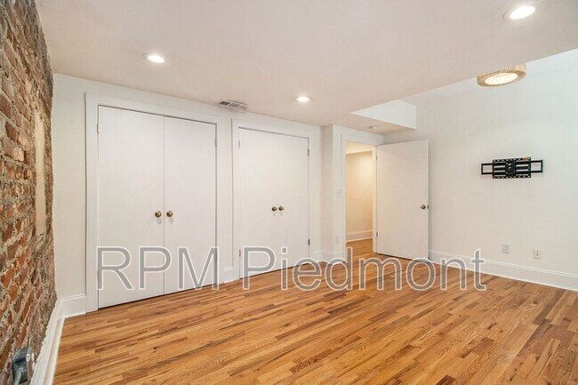 Building Photo - 741 Frederica St NE