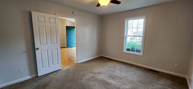 Building Photo - Available Now!! 3 to 4 Bedroom, 3 Full Bat...