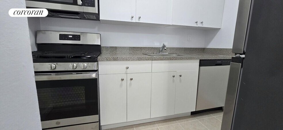 Building Photo - 175 W 90th St