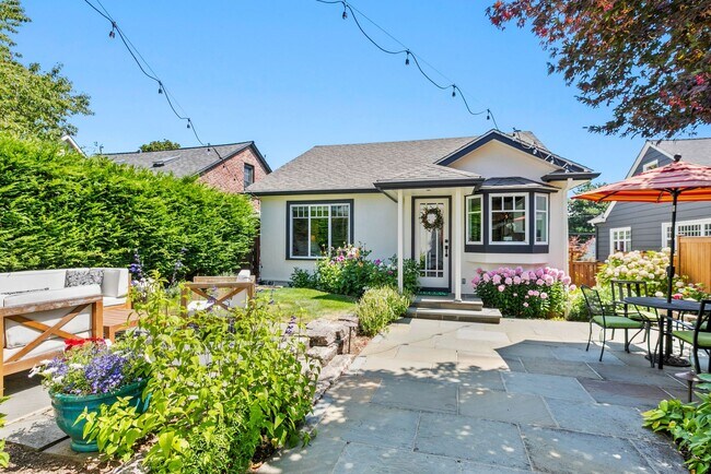 Building Photo - 3bd/1.75ba Seattle Home