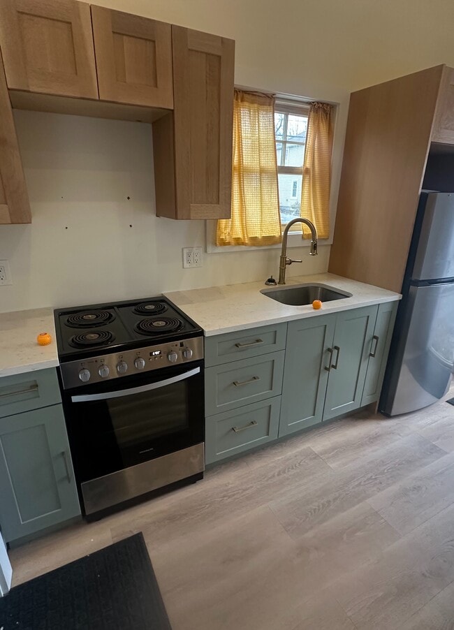 Building Photo - 102 Saco Ave