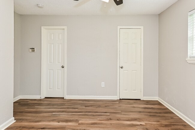 Building Photo - 7421 Plover Cir