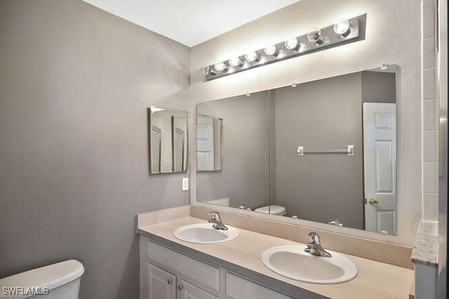 Building Photo - 10100 Poppy Hill Dr