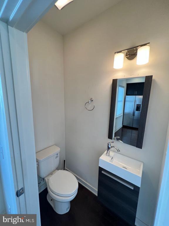 Building Photo - 2660 Collins St