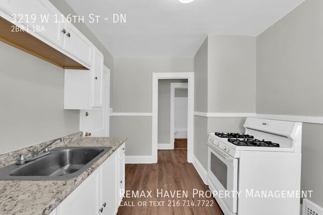 Building Photo - 3219 W 116th St